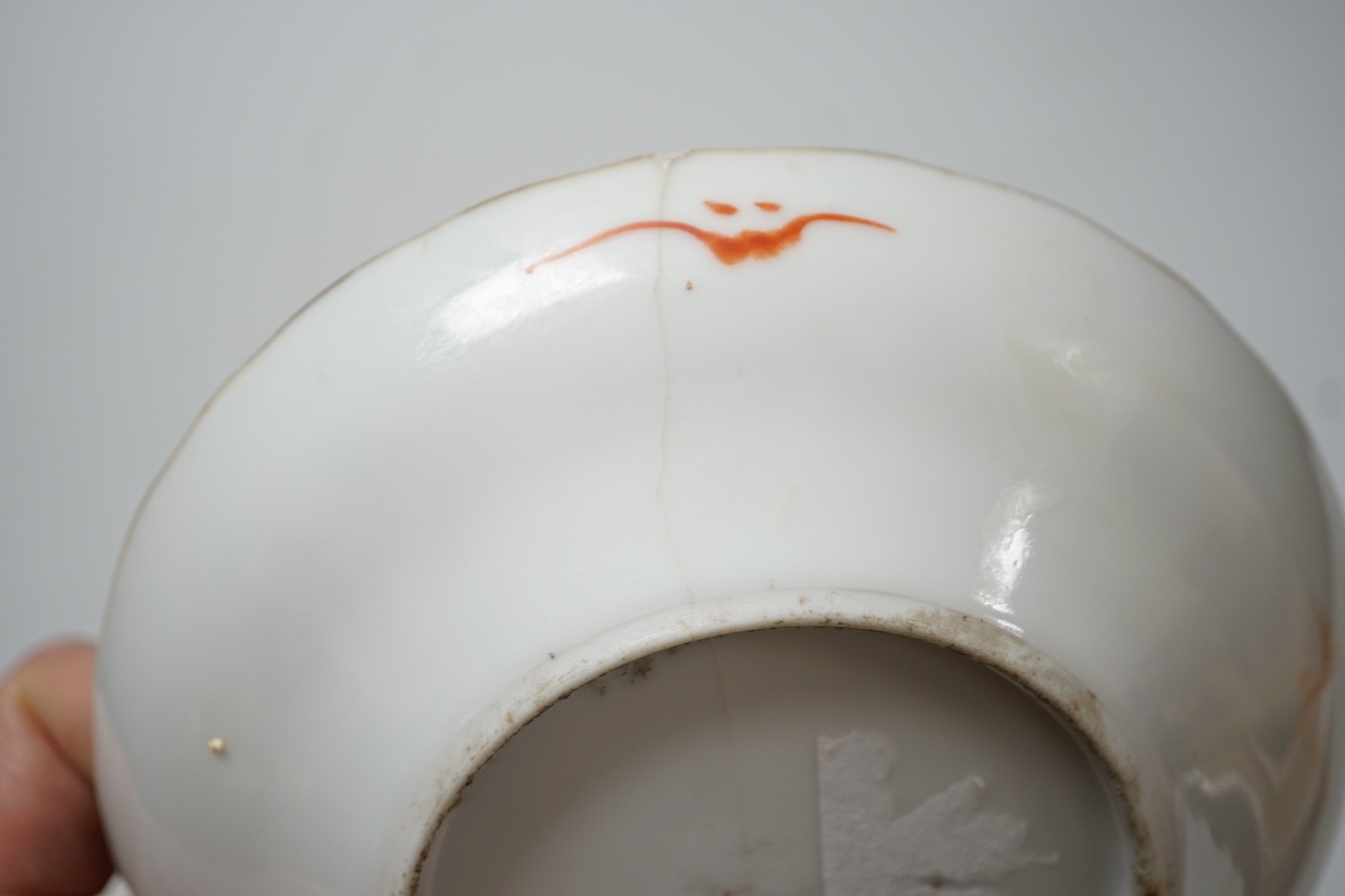A Chinese enamelled porcelain saucer dish and a blue and white bowl